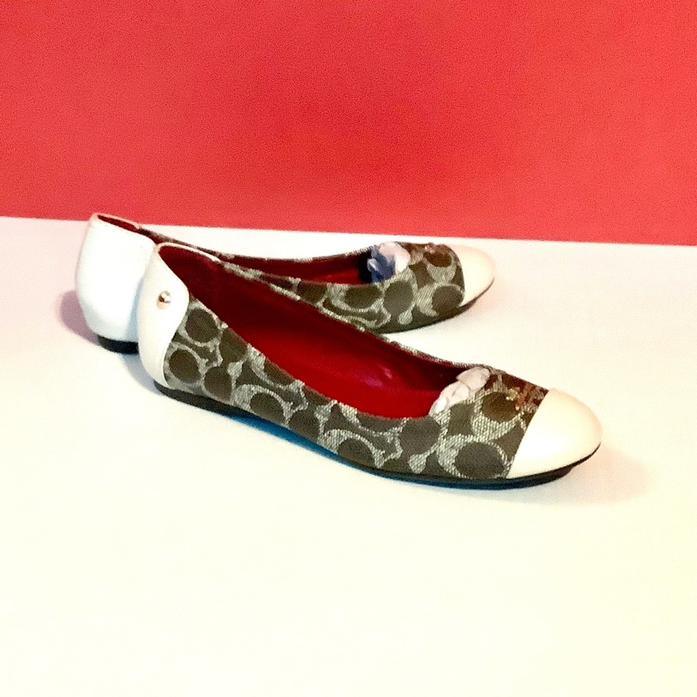 Classic Coach ballerina flat